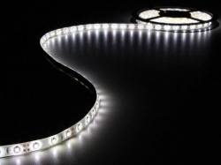 kit met flexibele led-strip en voeding - koudwit - 300 leds - 5 m - 12vdc - leds17w