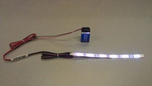Flexibele LEDSTRIP op batterij - RGB 20 cm. met 9 Volt aansluiting - LEDSTRIP op batterijvoeding - ledstr20rgb