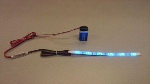 Flexibele LEDSTRIP op batterij - RGB 100 cm. met 9 Volt aansluiting - LEDSTRIP op batterijvoeding - ledstr100rgb
